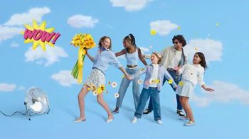 Old Navy TV Spot, 'What's Blooming at Old Navy: 30-50% Off Online' - Thumbnail 8