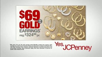 JCPenney TV Spot, 'Big News Report: Brenda: $69 Gold Earrings' - Thumbnail 4