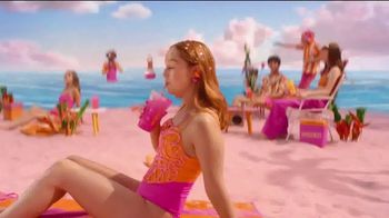 Dunkin' Refreshers TV Spot, 'Beach' Song by Selena Gomez & Benny Blanco - Thumbnail 5