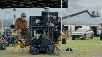 2025 Volkswagen Tiguan TV Spot, 'The Director' Song by Jean Knight [T1] - Thumbnail 4