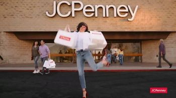 JCPenney TV Spot, 'Esta es Penny James: vaqueros y gafas' con Melissa Villaseñor  [Spanish] - Thumbnail 9